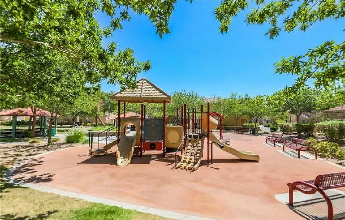 3 bed, $2,250 — Photo 2