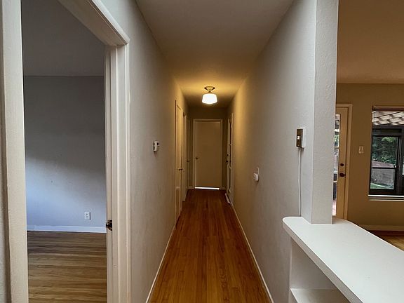 3rd image of 1411 Cabrillo Ave