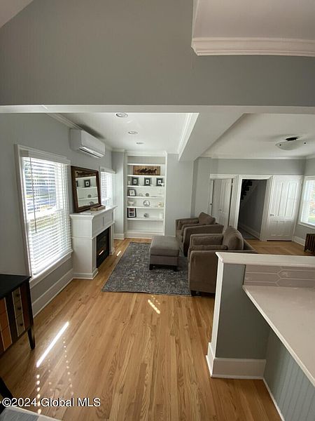 5th image of 159 W Circular Street