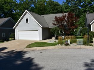 19106 Ravine Ridge Rd, Spring Lake, MI 49456