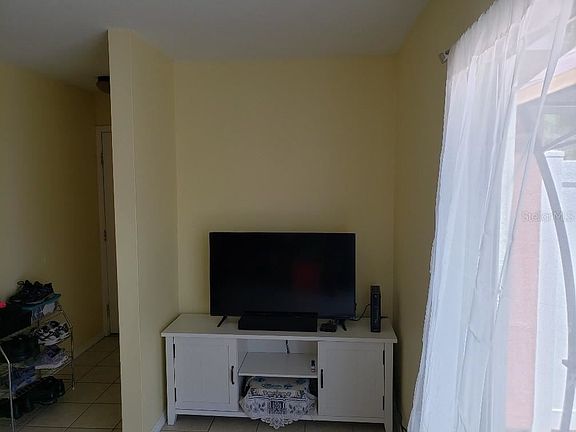 4th image of 211 Dorchester Sq
