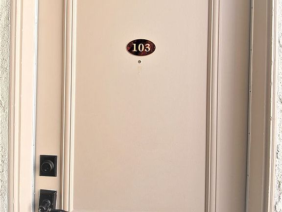 4th image of 14945 Moorpark St APT 103