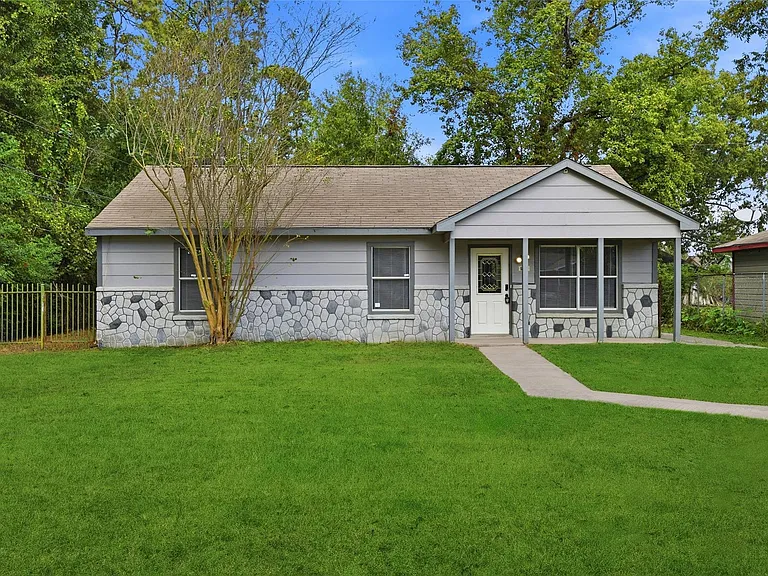6203 Gaston St — Photo 2