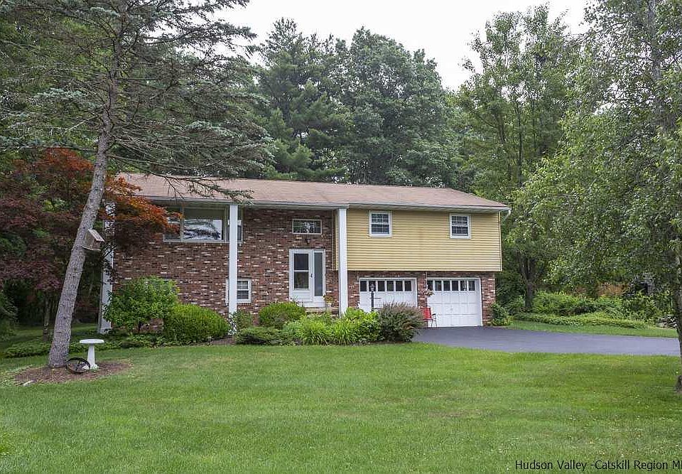 1st image of 34 Wayside Dr