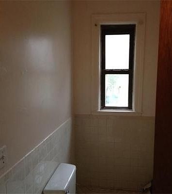 2nd image of 48 Evans St