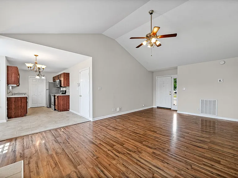 3865 Roscommon Way — Photo 8