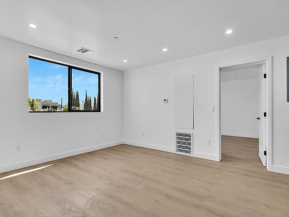 5th image of 1119 N Avenue 56 #1/2