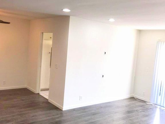 4th image of 144 S Doheny Dr #309