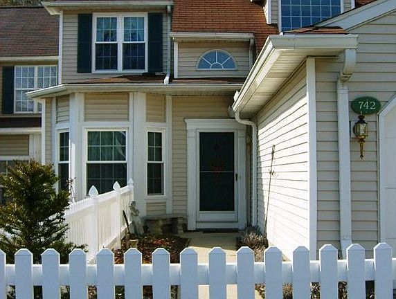 2nd image of 742 Winding Way Dr