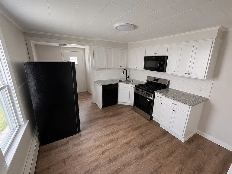 1277 Reynolds Ave #1275 — Photo 4