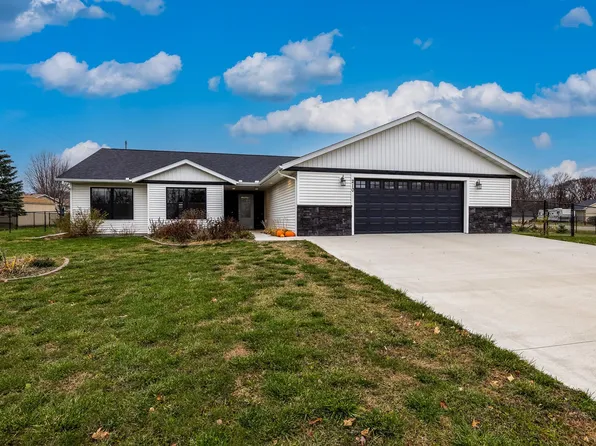 210 Maple Ridge Dr, Henderson, MN 56044