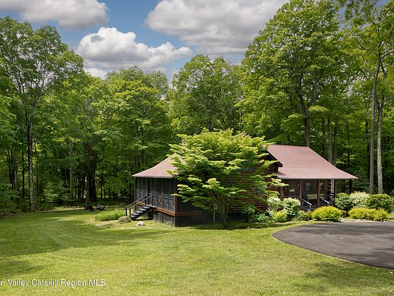 4th image of 126 Quarry Hill Road