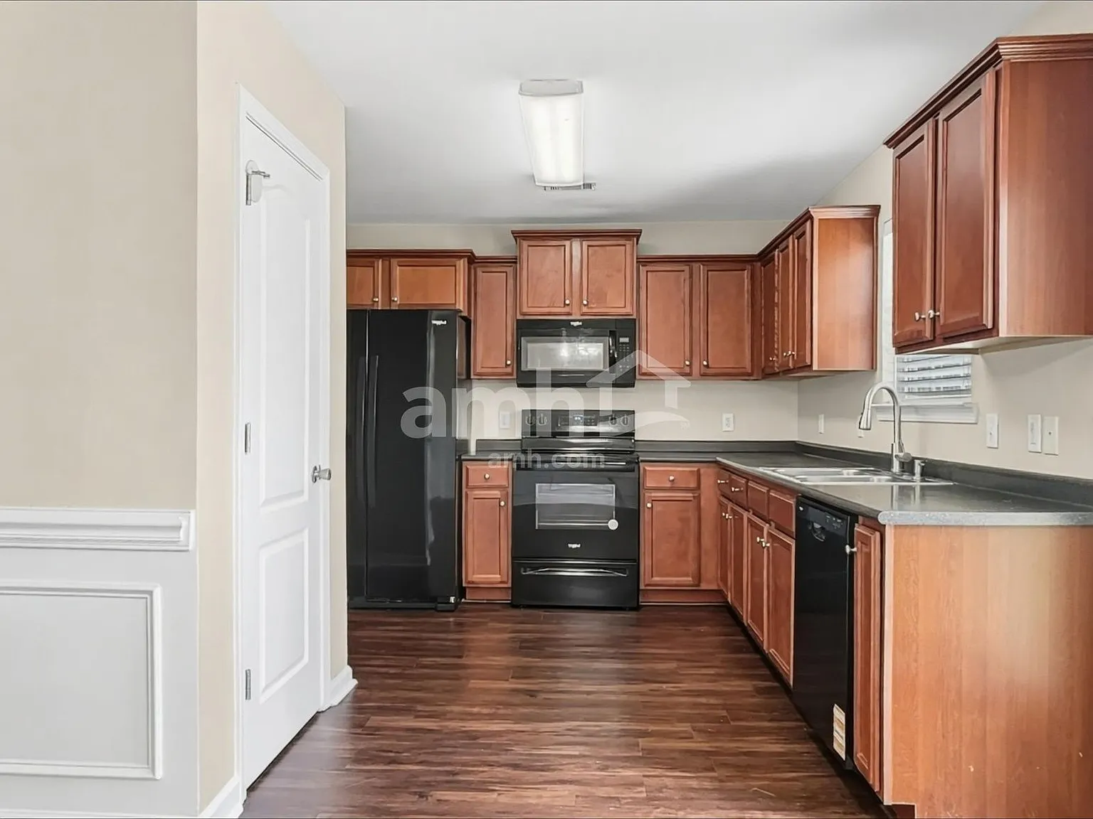 4 bed, 2.5 bath, 1433 sqft, $2,115 — Photo 3