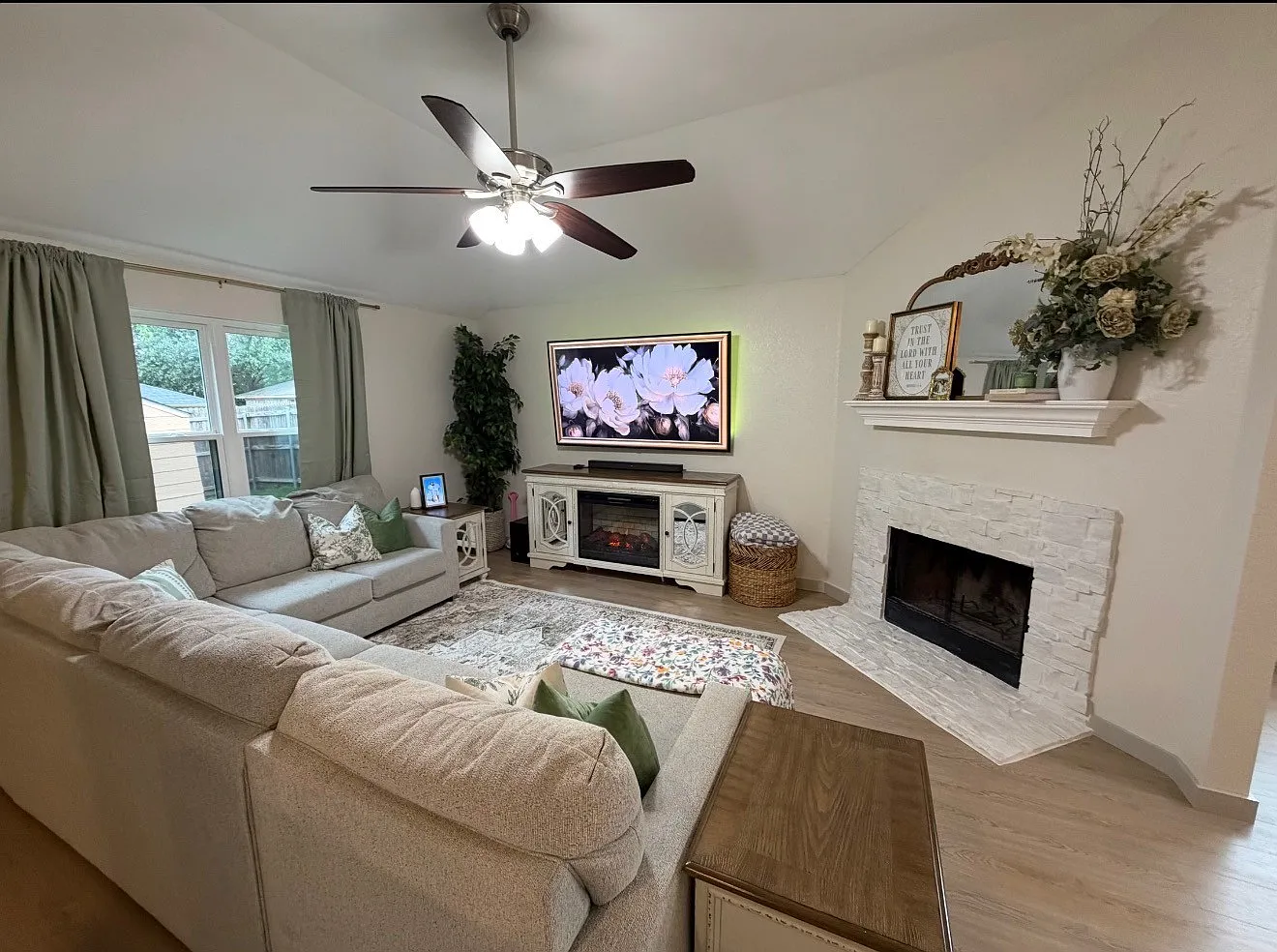 4 bed, 1675 sqft, $2,200 — Photo 2