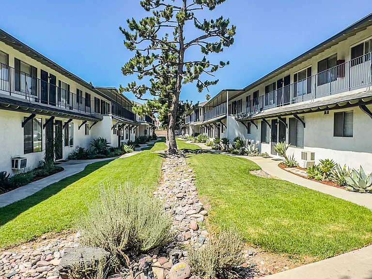 5565 Santa Anita Ave #6 — Photo 9