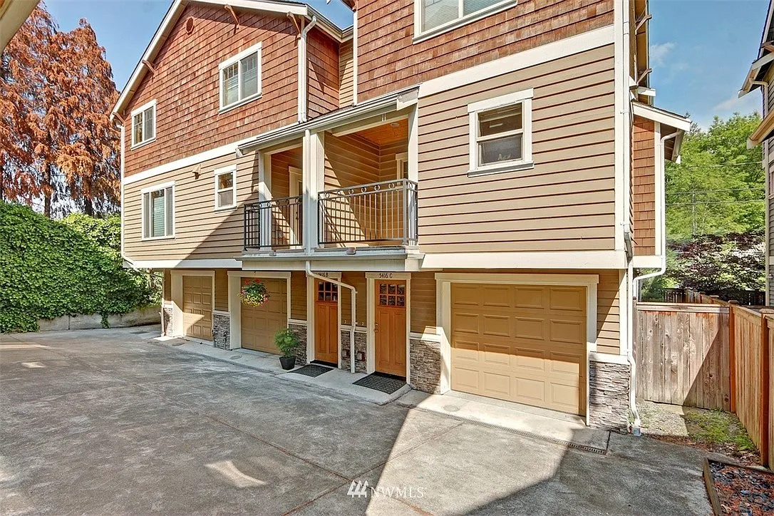 5416 Fauntleroy Way SW #B photo 1