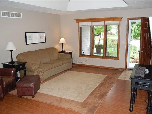4th image of 5305 Blueberry Ct