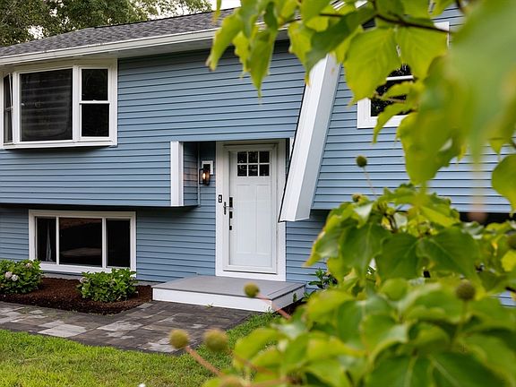 3rd image of 23 High Pine Dr
