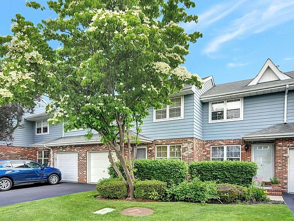 3rd image of 35 Broadlawn Dr #35