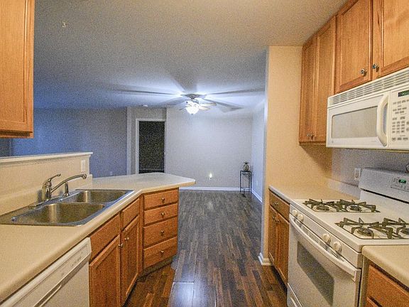 4th image of 9735 Wildwood Ct Unit 1-A
