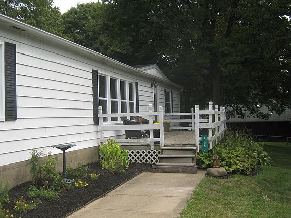 5th image of 5560 Dahlia Dr NE