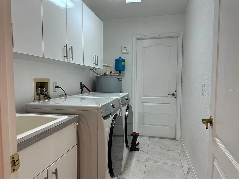 1238 Yorkshire St — Photo 29