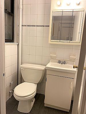 5th image of 1322 2nd Ave APT 1A