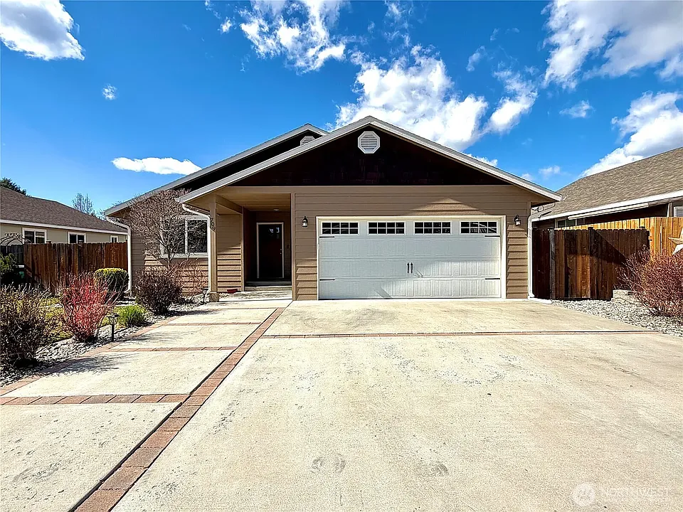 709 Paintbrush Ln