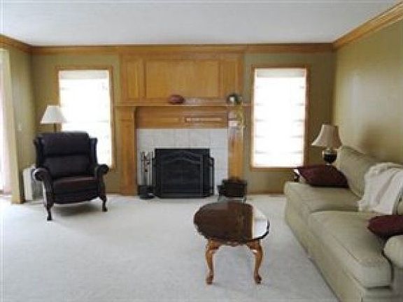 4th image of 1077 Featherstone Dr