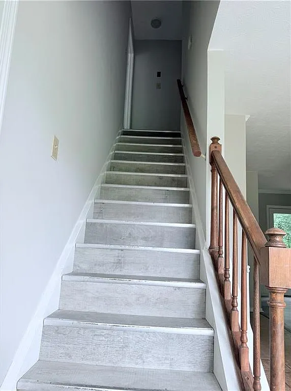 5 bed, 3.0 bath, 1632 sqft, $2,450 — Photo 3
