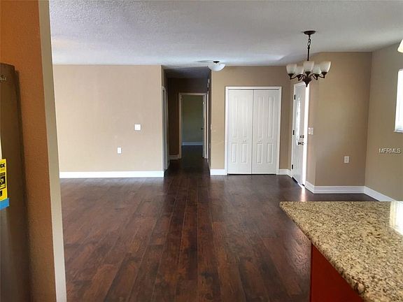 4th image of 912 N Hart Blvd