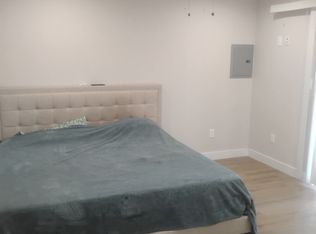 18944 Strathern St, Reseda, CA 91335