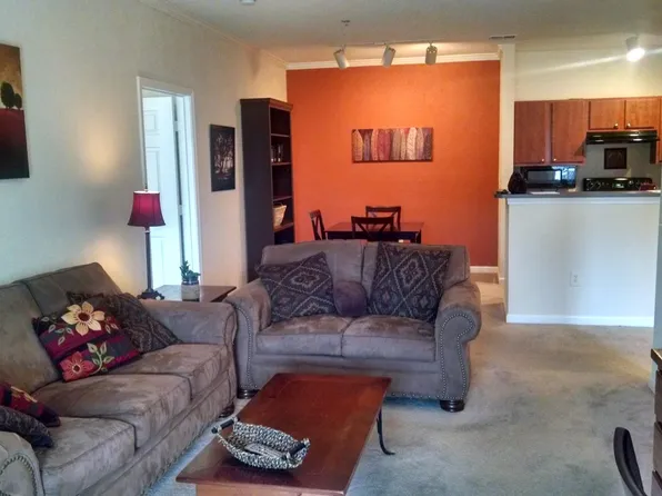 700 Vista Lake Dr APT 305, Candler, NC 28715