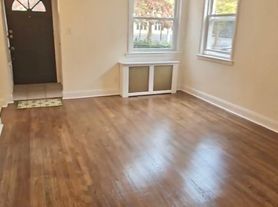 32-28 208th St, Bayside, NY
