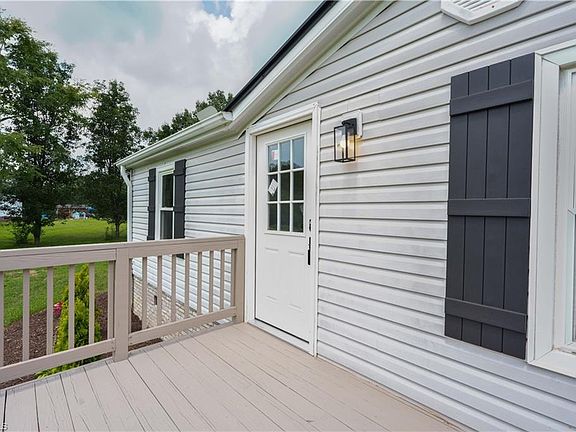 3rd image of 225 Beacon Ridge Rd