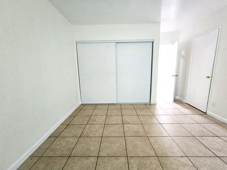 8919-8931 8941 #&-8955 — Photo 2