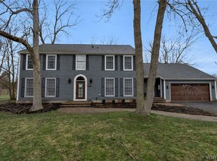 70 Wynngate Ln, Williamsville, NY 14221