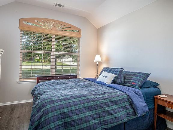 5th image of 2776 Crescent Lake Dr