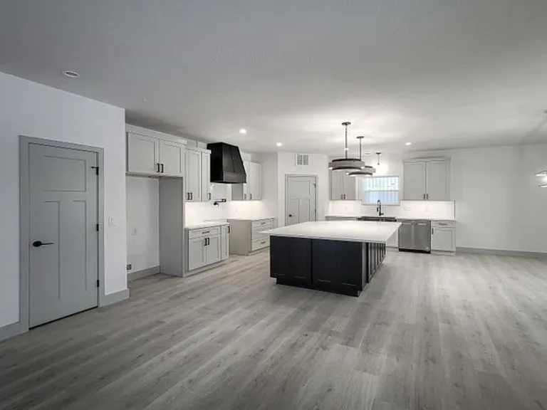 107 E Acacia Cir — Photo 8