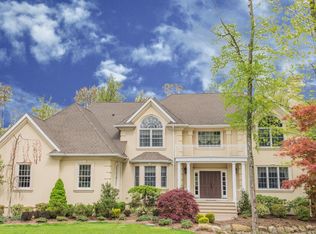 15 Woodcrest Ct, Mahwah, NJ 07430