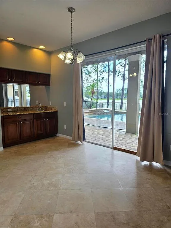 5 bed, 4.0 bath, 4022 sqft, $3,995 — Photo 3