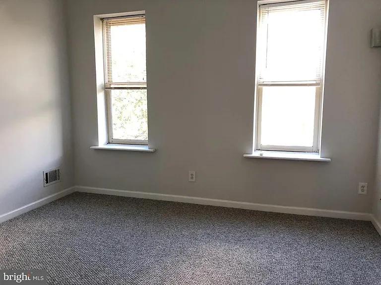 327 Point St — Photo 13