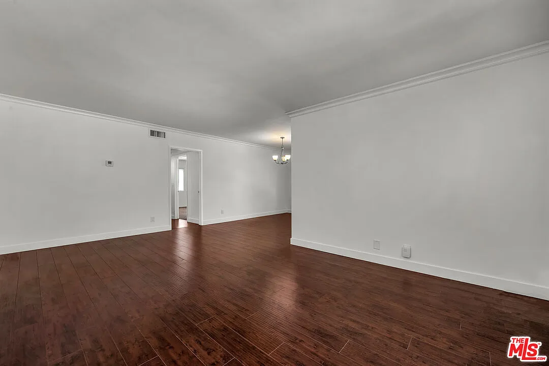 2 bed, 2.0 bath, 1100 sqft, $3,650 — Photo 3