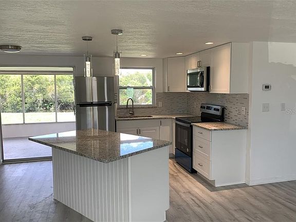 3rd image of 3219 Elkridge Dr