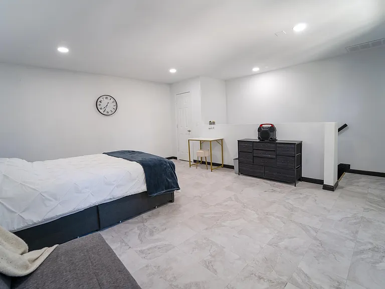 7610 Barry Rd — Photo 8