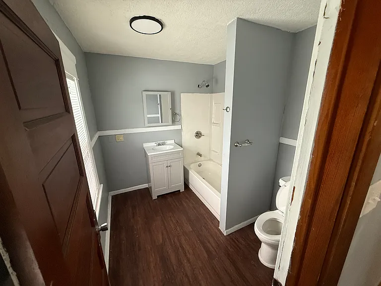 1434 S Linden Ave — Photo 1