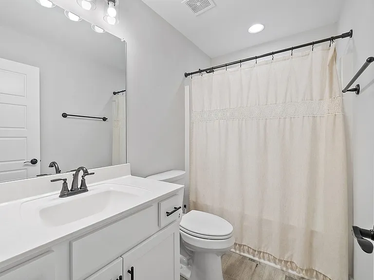 205 Maple St #A — Photo 2