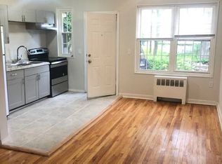 36 Nob Hill Cir, Bridgeport, CT 06610
