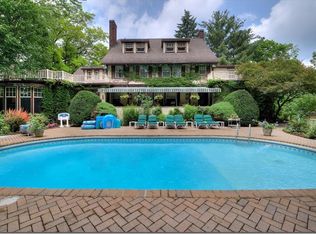 18010 S Woodland Rd, Shaker Heights, OH