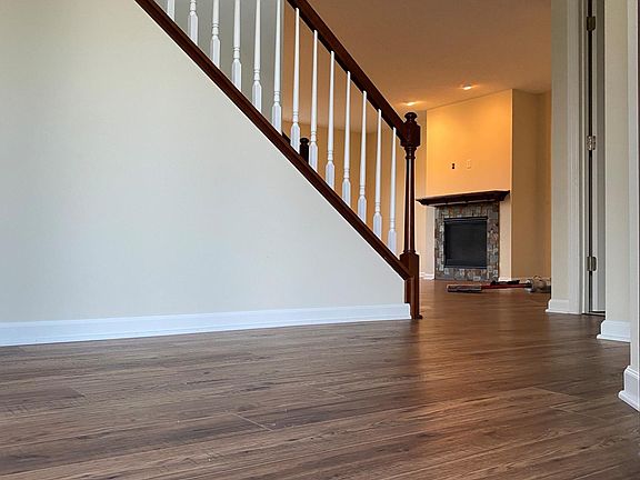 4th image of 941 Oakmont Ln